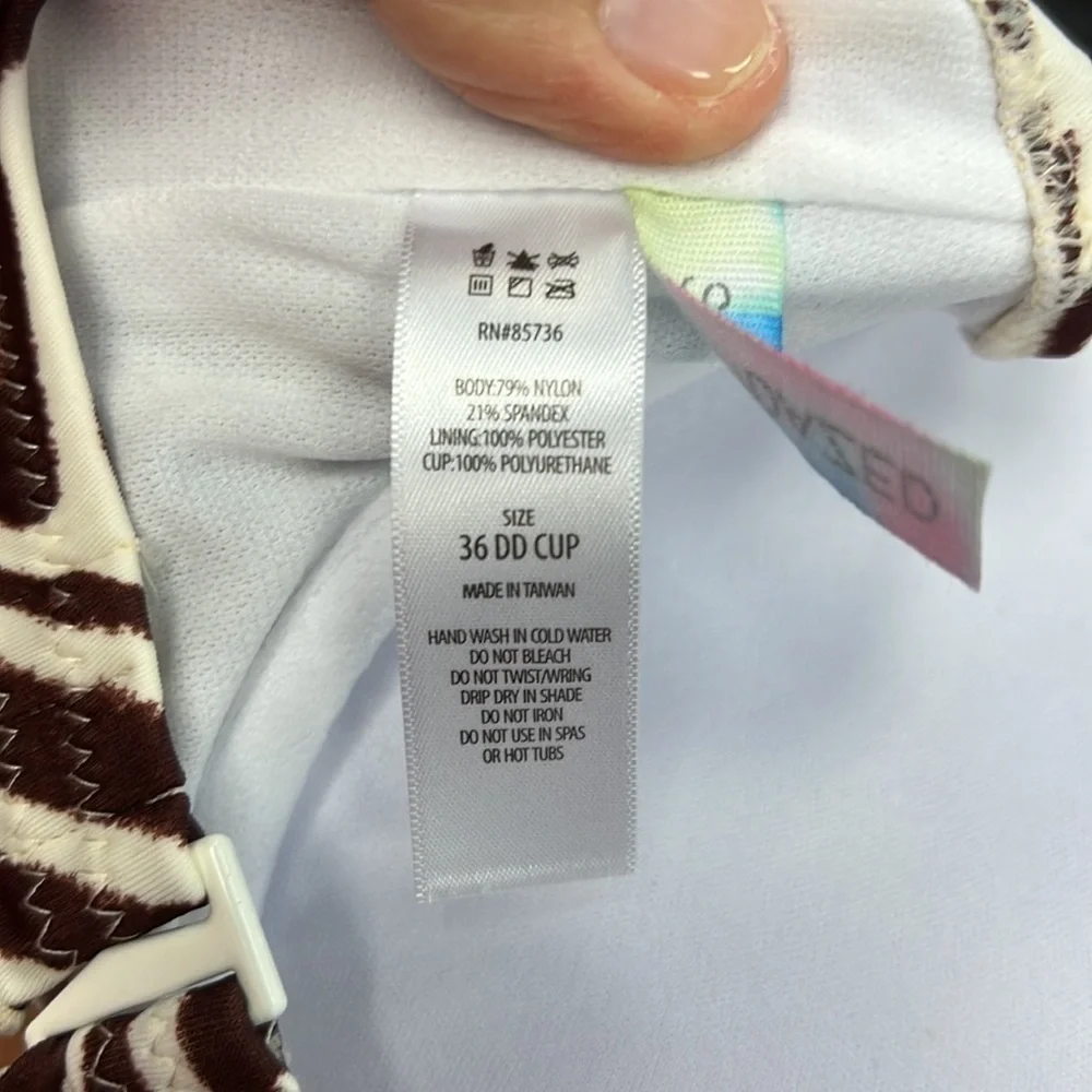 SUNDAZED Nixie Zebra-Print Ruffled, Bikini Top, Fully Lined w/ Underwire 36DD - Picture 6 of 8